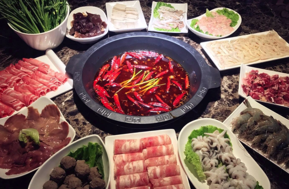 吃货去吃火锅时,从来不会把这4样菜放进辣汤底,不仅吸油还吸辣_腾讯新