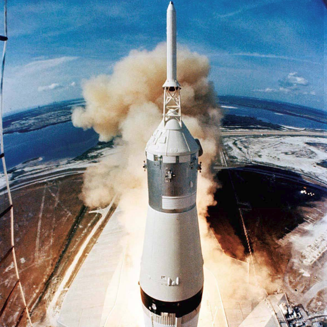 当时v-2火箭虽然没有准心,但射程320公里意味着什么,美苏两国非常清楚