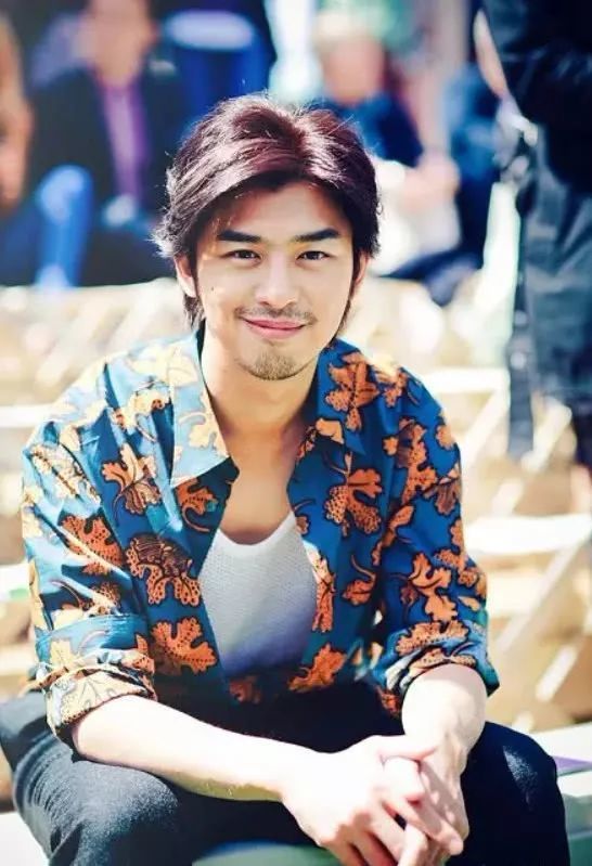 吸毒性交易风波刚过大仁哥就想靠恋情出位了