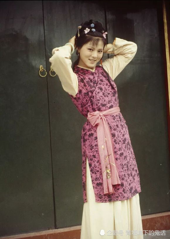 袭人|为什么总有人说，花袭人处处提防林黛玉？红楼梦是宫斗剧吗？