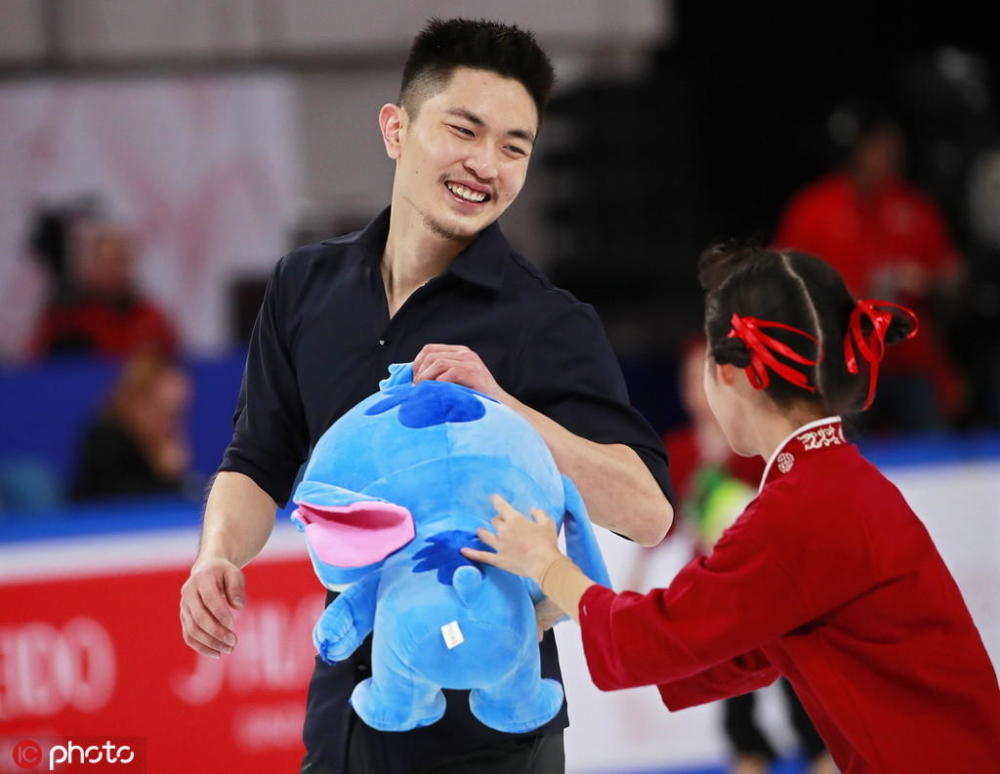 首夺大奖赛冠军!金博洋问鼎花滑中国杯 闫涵摘银