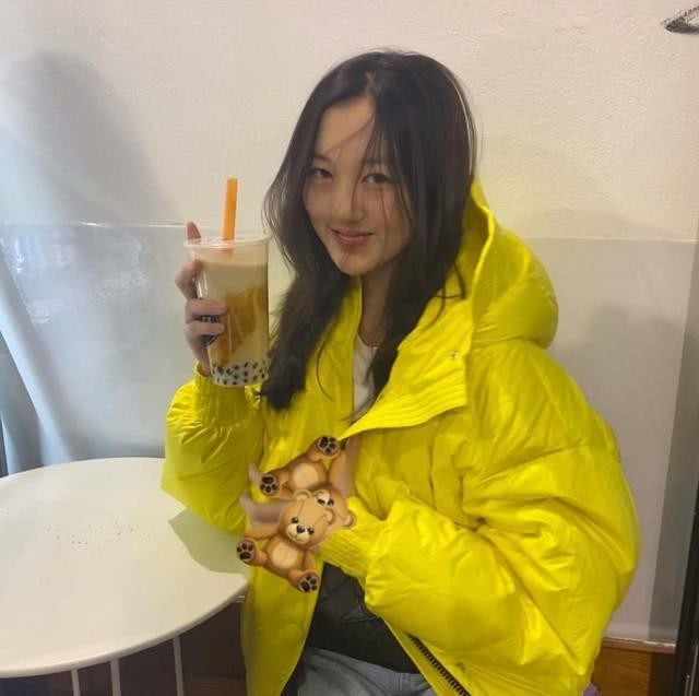 李亚鹏直播卖李嫣手绘挂历价格不菲，封面是李嫣为王菲送的生日礼物（组图） - 11