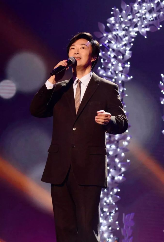 64岁费玉清告别歌坛现场泪崩再无相见的日子