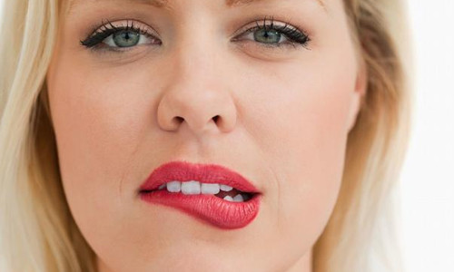 什么原因会导致嘴唇发紫 嘴唇发紫会患上什么疾病 腾讯新闻