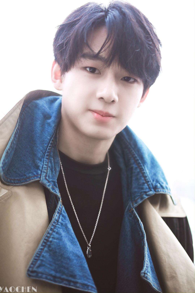 周震南用2g网,姚琛避开所有正确答案……这个男团为何如此沙雕