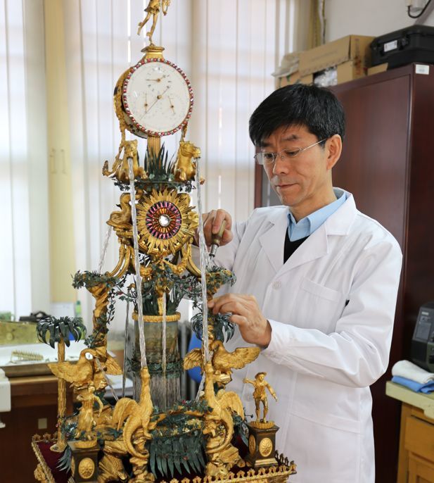 故宫里的时间魔法师42年修活200多件古董钟