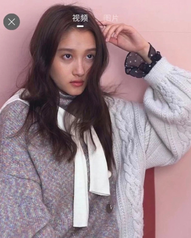 关晓彤不能忍受被说比鹿晗还老自制表情包亲自回应素颜黑眼圈