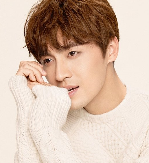 高泰宇和萌宠互动十分有爱清新可爱