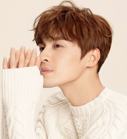 高泰宇和萌宠互动十分有爱清新可爱