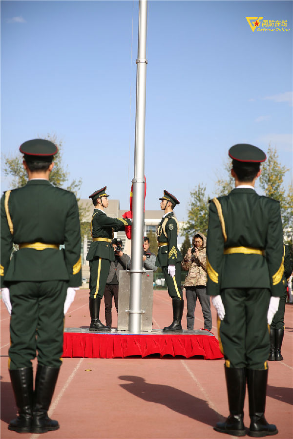 第十届北京高校国旗护卫队检阅式在清华大学成功举行