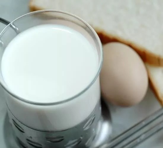 喝牛奶的三大禁忌90学生党中招白喝难怪不吸收