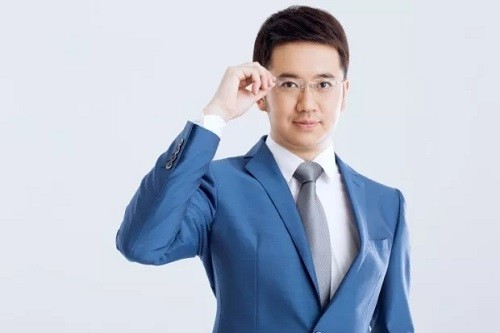 2011年,王兆阳进入上海广播电视台新闻综合频道,开始担任《上海早晨》