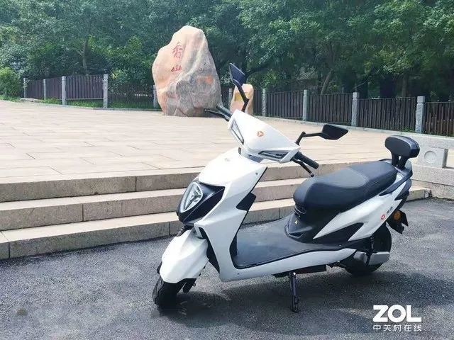 中关村在线实测雅迪t6搭载石墨烯电池续航提升10