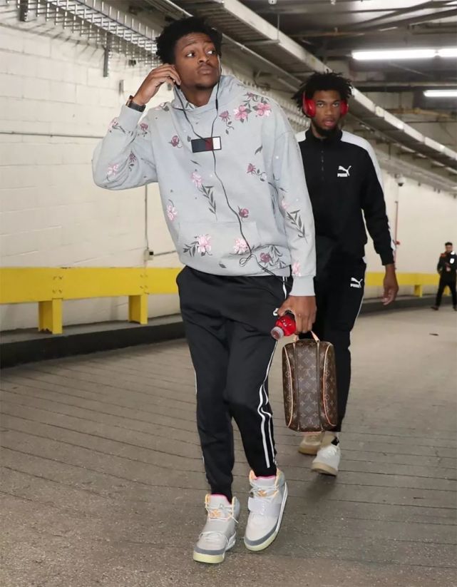 明星上脚丨看看是谁先上脚了这双"蓝丝绸"