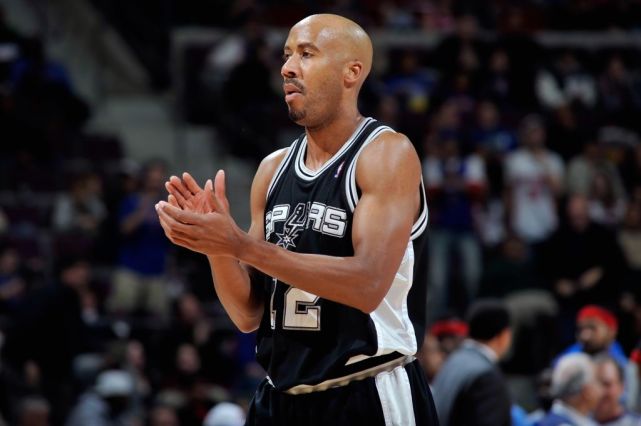 布鲁斯-鲍文  2012年3月22日马刺队为鲍文举行了球衣退役仪式,从此12