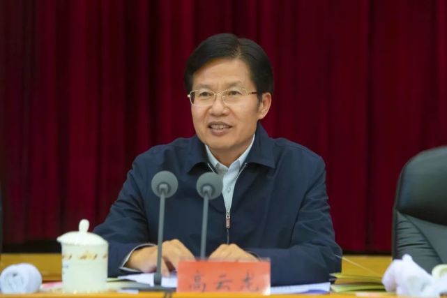 全国政协副主席、全国工商联主席高云龙出席座谈会。