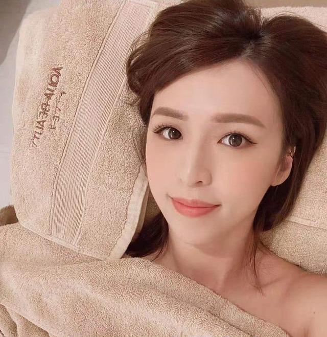 这是有人传了一张她的自拍照,写着"网红孙露雪对这款美乳霜赞不绝口"