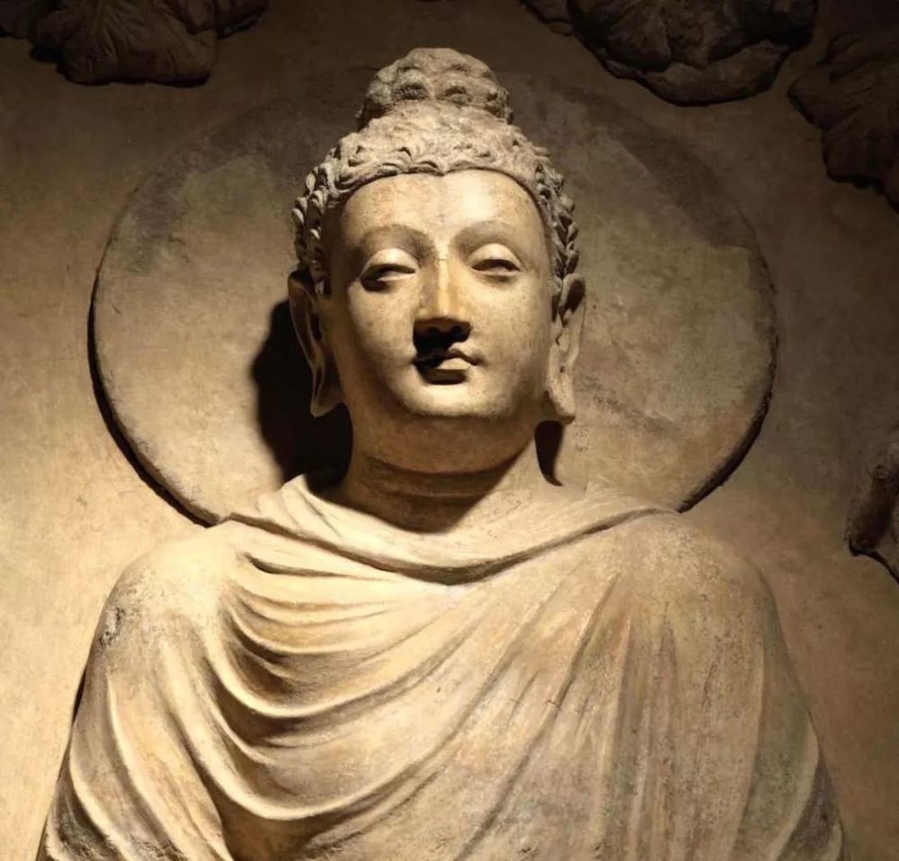 清凉赏析四世纪犍陀罗泥塑佛碑舍卫城大光明神变图