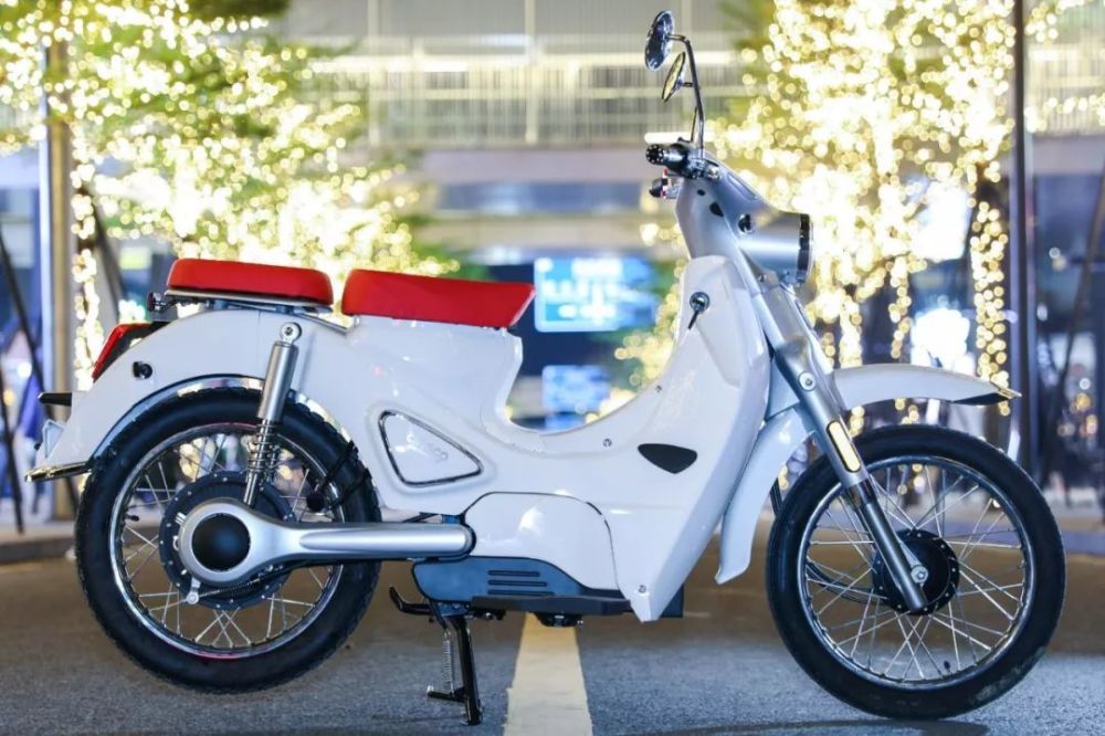 辐条轮的复古森蓝b1蓝调电动摩托车