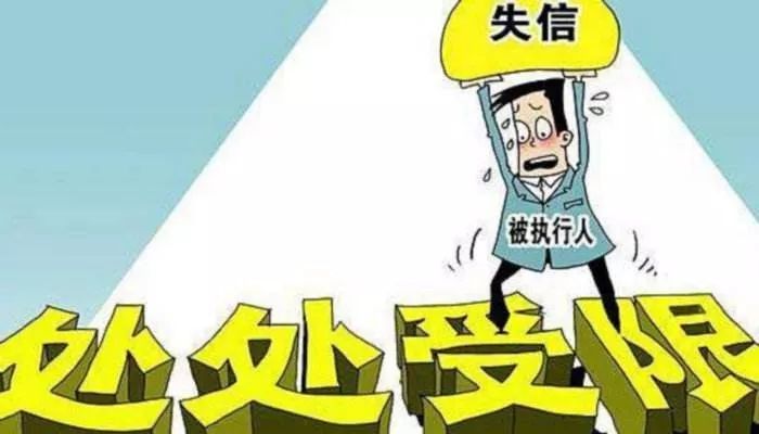 拘留所裡,張某主動聯繫家屬籌錢履行債務,並向法院執行幹警一再道歉.