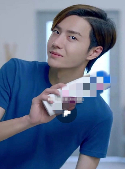 王一博代言洗发水,"发际线"让人移不开眼,网友:用了会秃吗?