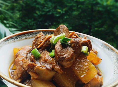 冬瓜鸭肉天生一对成本低色泽佳入味还好吃上桌汤汁都喝光了