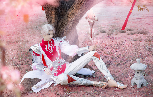熊祁cos诸葛亮武陵仙君,花开十里不多红颜一人正好,羡慕这个红颜
