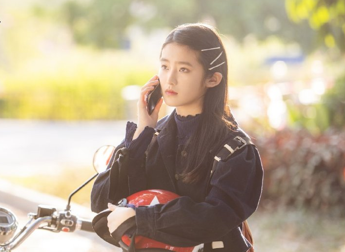 《初恋那件小事》何欣和林开拓爱而不得,但却不是因为彼此,让人心疼