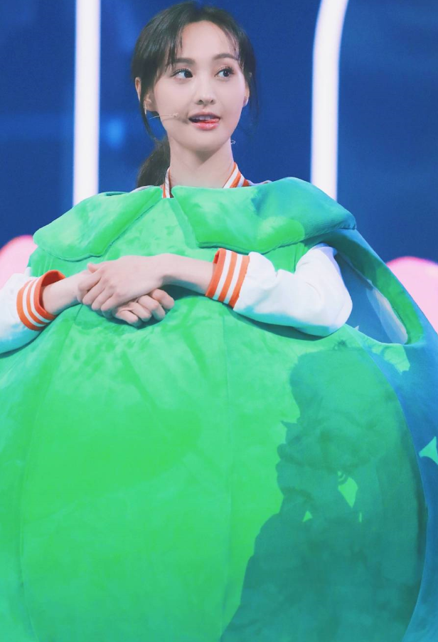 28岁郑爽为爱变回"仙女",穿一袭婚纱裙亮相,张恒捡到宝了