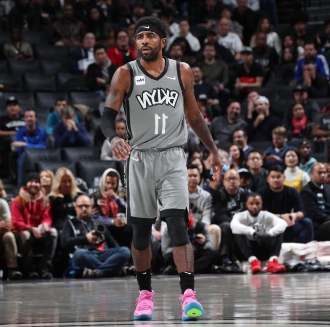 耐克又来抢钱了欧文脚踩欧文6城市限定东京主题款又要火了