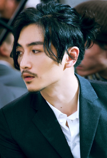 男明星集体留长发:躲过了胡歌,却被"陈晓"的雅痞范惊艳了!