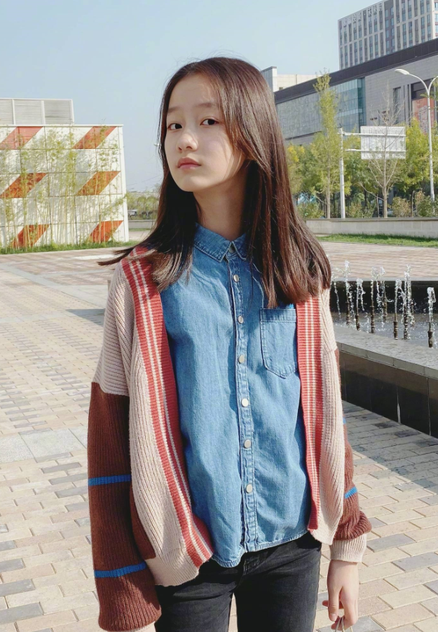 纪姿含长大之后不知道是不是又会成为"小花旦"呢?