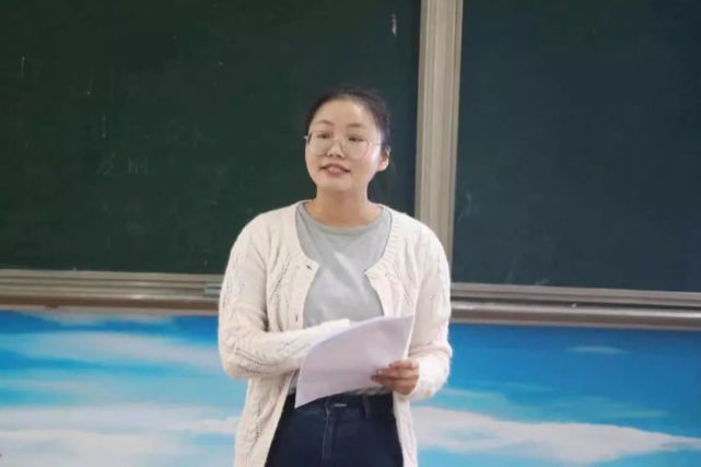 比赛伊始,李怡辰老师率先敲响战鼓,吴瑶老师,丁倩莹老师,曾绿绿老师