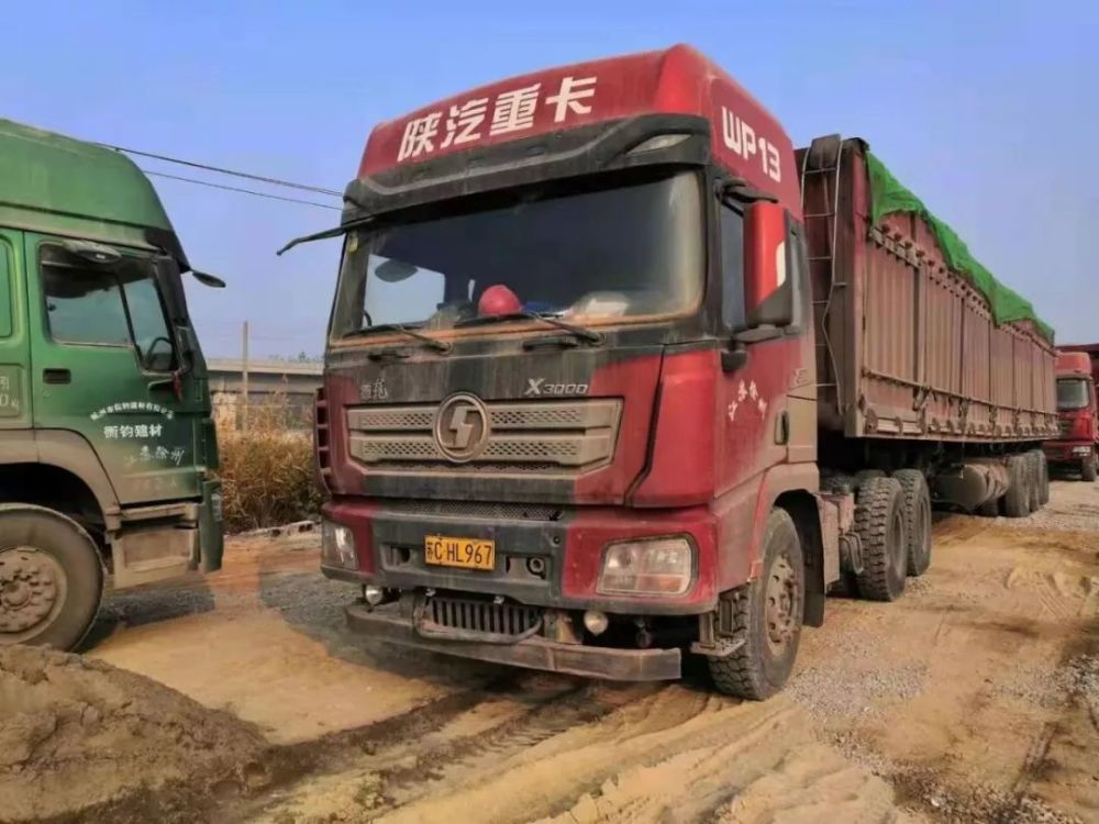 "百吨王"大胆上路被查 面对交警询问 驾驶员竟称