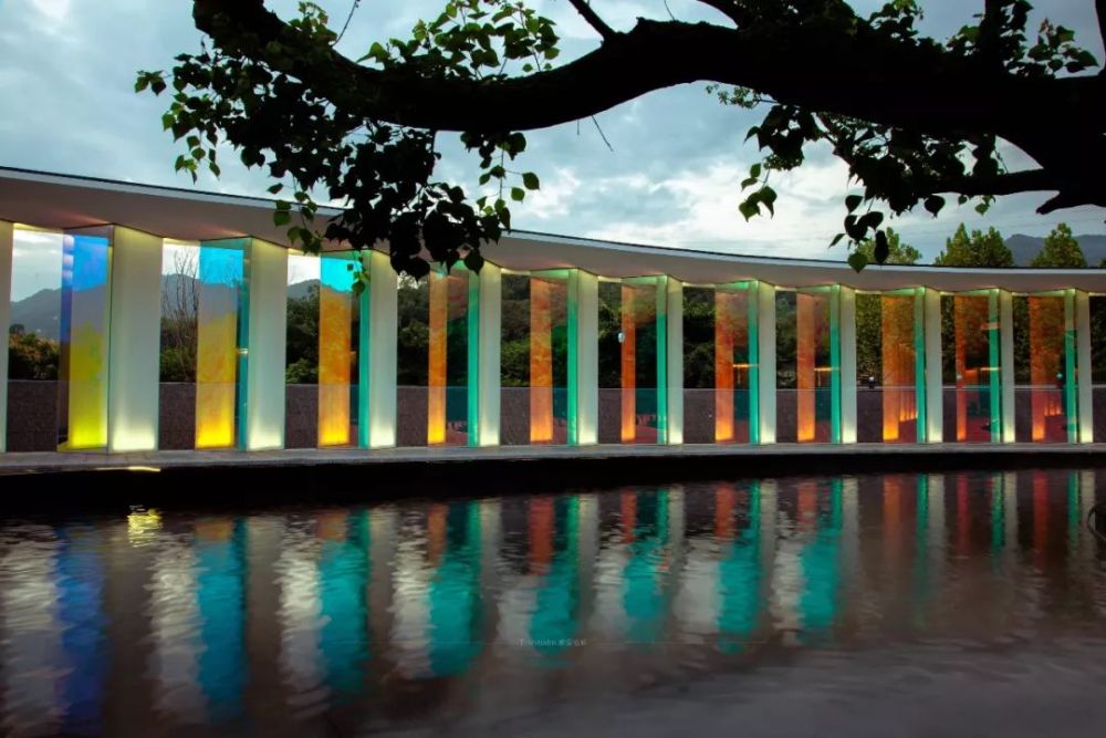 原来彩色玻璃还可以这么玩,你爱了吗?