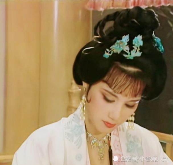 也许是《康熙王朝》里的容妃;也许是刘晓庆版《武则天》的徐才人等等