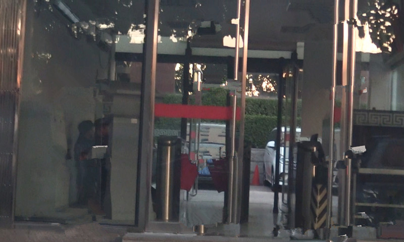 范冰冰赴北京公安机关待4小时，经纪人穆晓光仍被羁押...（组图） - 5