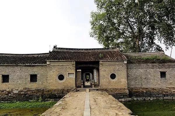 带有很浓的宫殿式建筑风味的李氏庄园