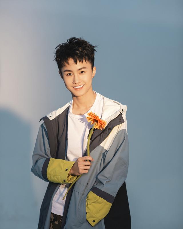 《从前有座灵剑山》爆笑开播 少年徐凌晨惊喜"大变脸"