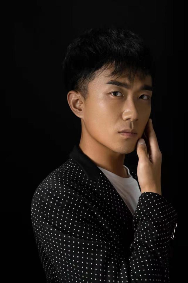 艺术之路远且阻,而具有艺术火焰的李广博导演却一直在燃烧!