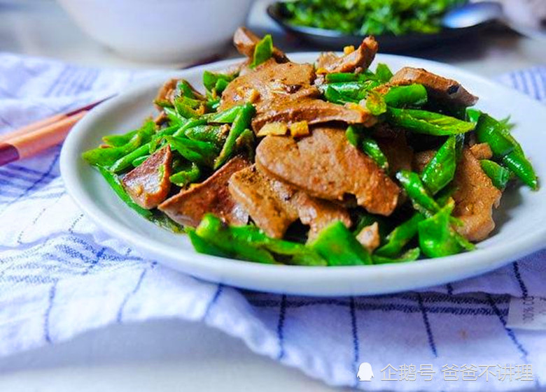 最后,为大家推荐几款补铁效果较好的菜谱:1.西红柿炖牛肉;2.