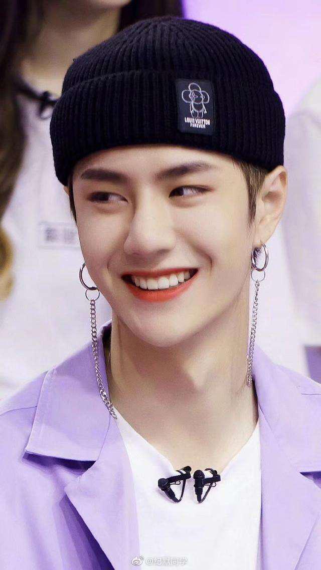 我认为王一博是一名帅气的出色演员,你印象里的王一博是怎样的呢