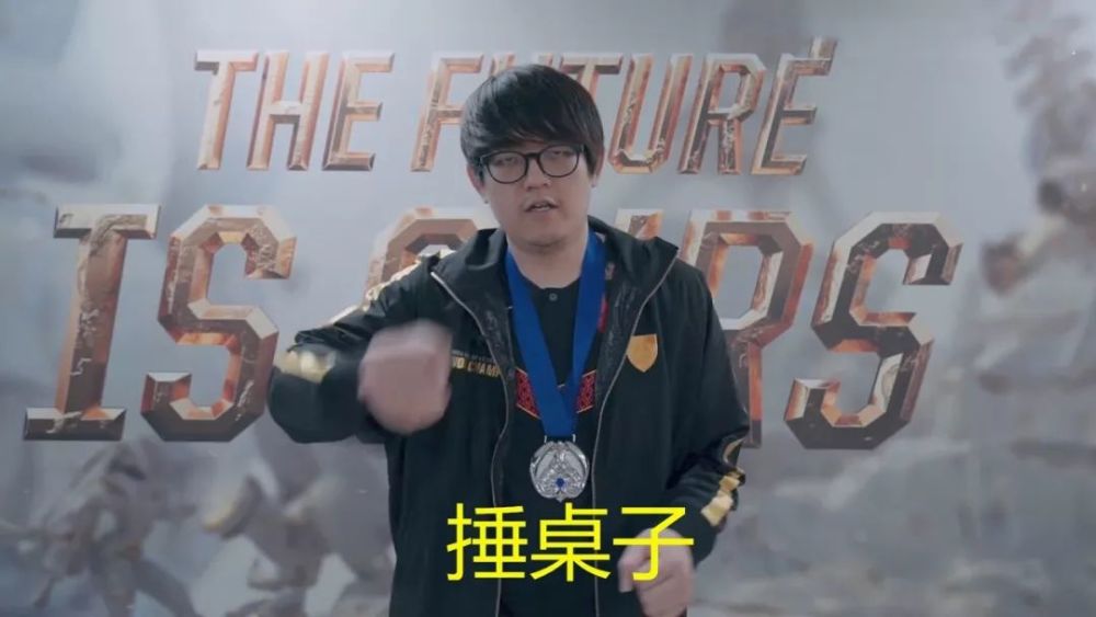 冠军皮肤回城动作选定金贡爱捶桌看到毒硬币这皮肤我不买了