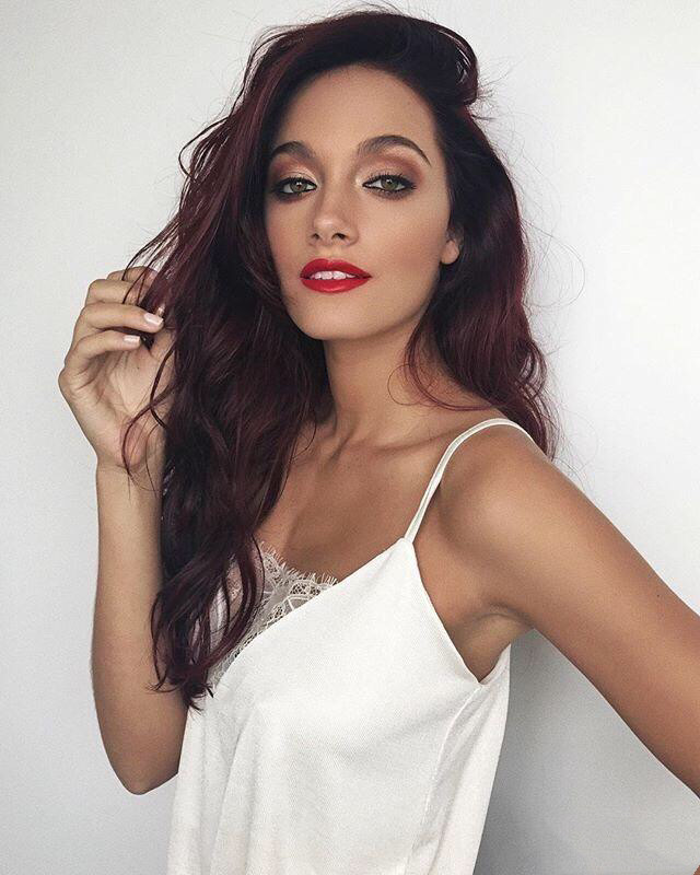 尤文图斯球星迪巴拉女友-奥莉安娜