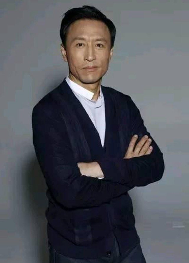 美国百老汇中,只有这一位中国人,硬汉形象深入人心!