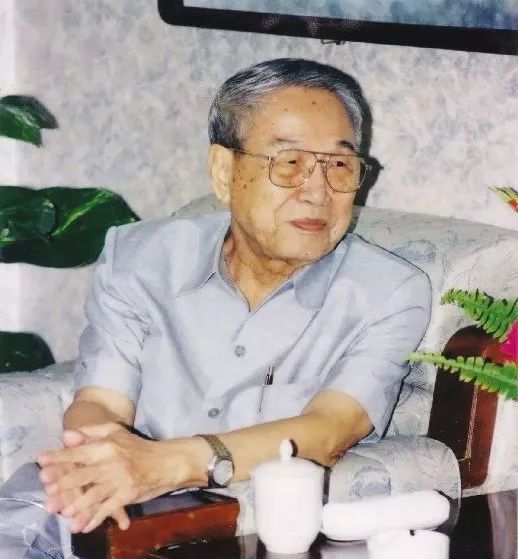 年少时一句承诺,这位南安人回乡捐资超千万!_腾讯新闻