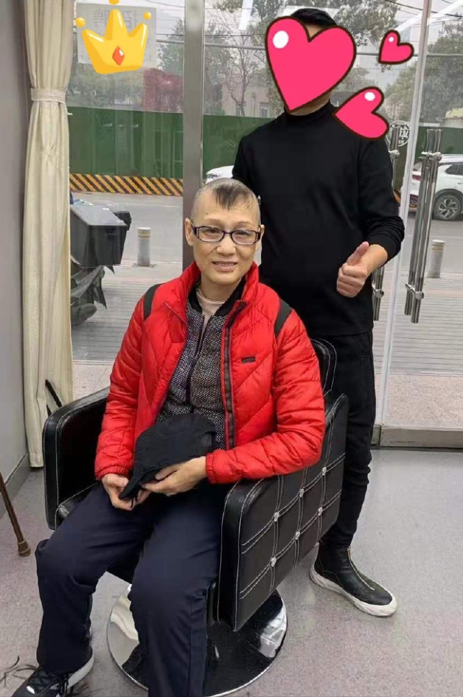 李建群|“容妃”李建群去世，年仅63岁！患癌多年头发掉光，无儿女心态好