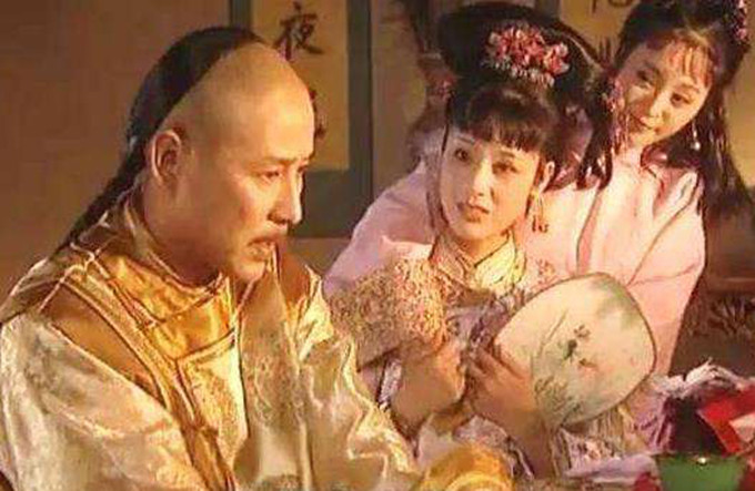 李建群|“容妃”李建群去世，年仅63岁！患癌多年头发掉光，无儿女心态好