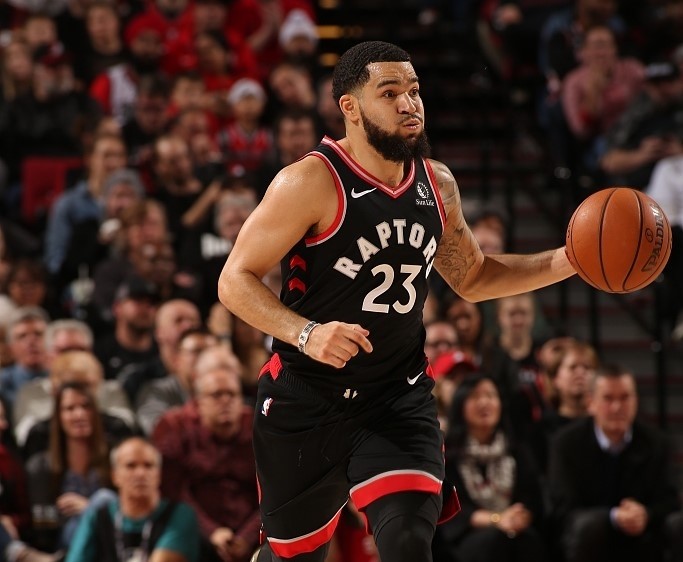 西亚卡姆只为赢球,洛瑞两场80分钟,卫冕冠军真是拼了!