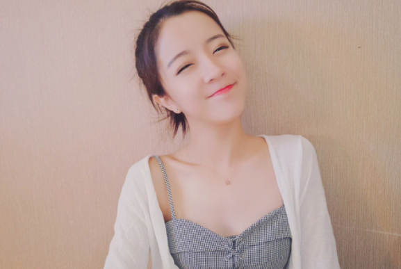 被封杀的网红"莉哥",1年后再次现身街头,与uzi女友开心逛街!